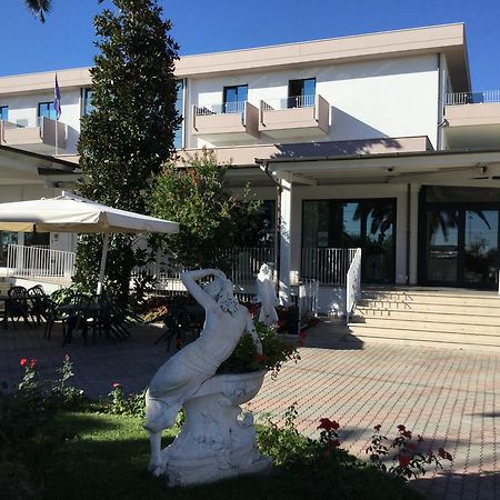 Hotel Parco Degli Ulivi 스케르네 외부 사진