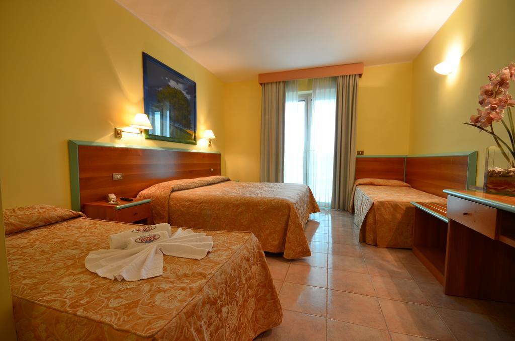 Hotel Parco Degli Ulivi 스케르네 외부 사진