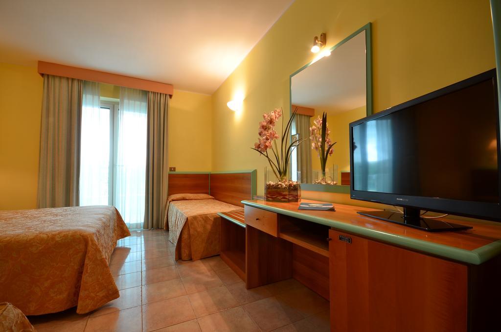 Hotel Parco Degli Ulivi 스케르네 외부 사진